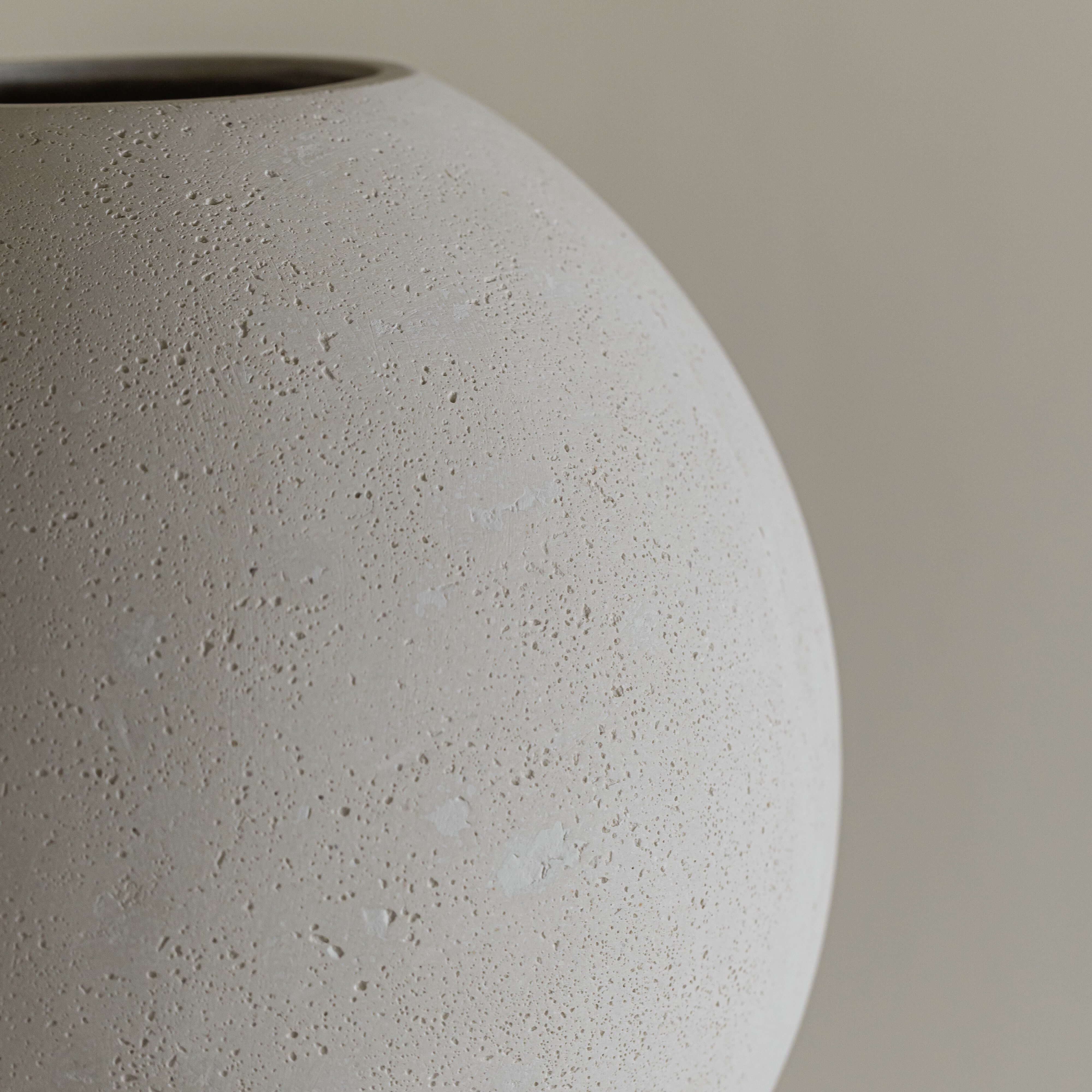 Arche Short Vase - Image 3