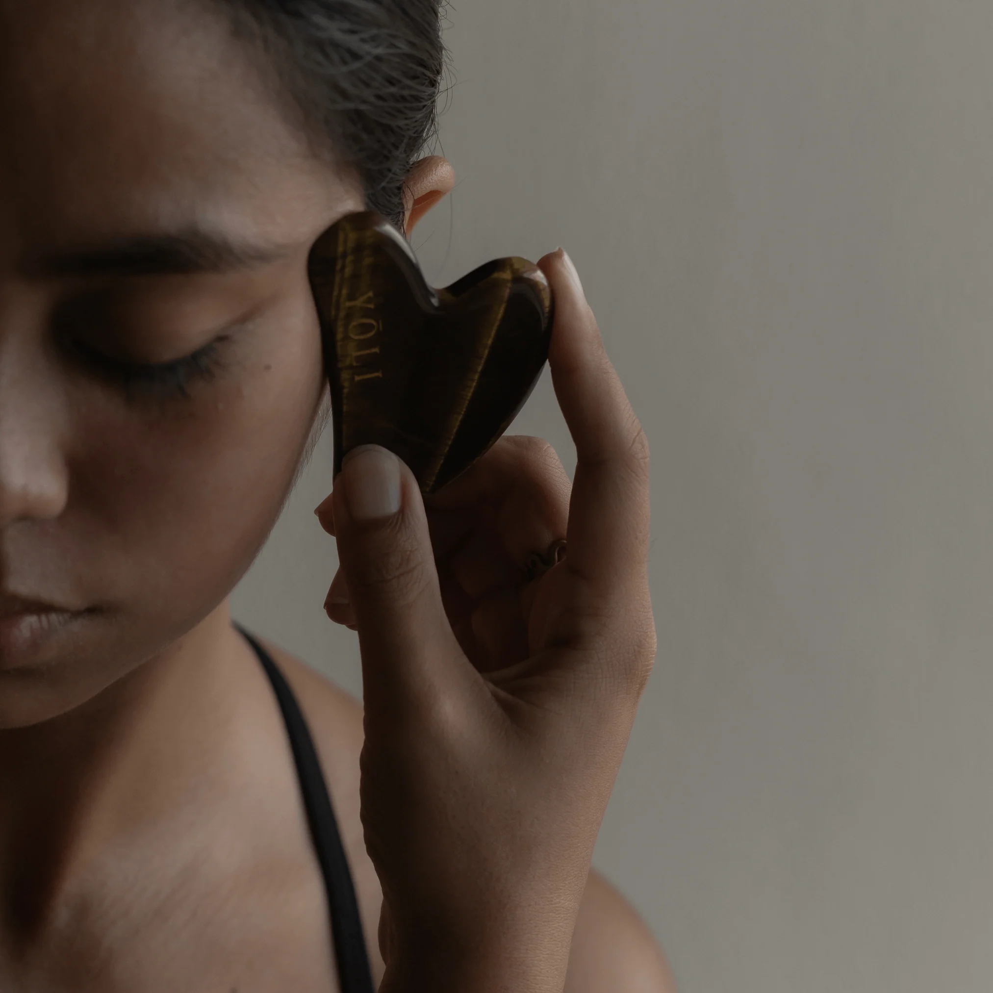 YŌLI Tiger Eye Gua Sha - Image 4